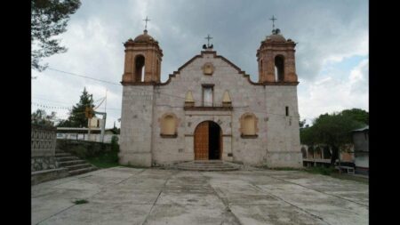 Parroquia Santa Cruz (Santa Cruz Mixtepec)