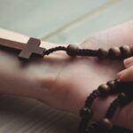 Rosario en la mano: La guía espiritual para encontrar la paz interior rosario-en-la-mano-la-guia-espiritual-para-encontrar-la-paz-interior